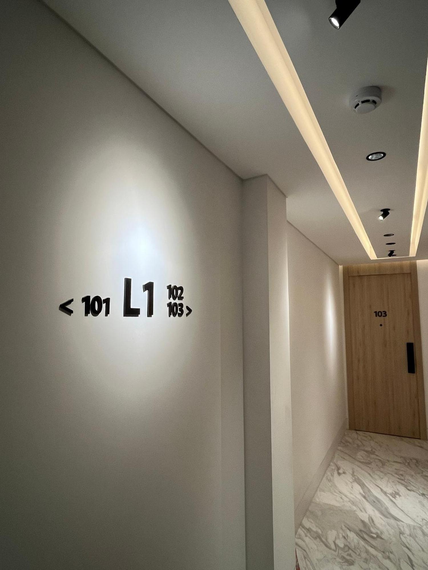 The Ahouse High-end Interior Design Building Căn hộ TP. Hồ Chí Minh